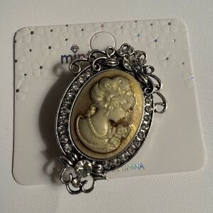 New MINT Cameo brooch - browns